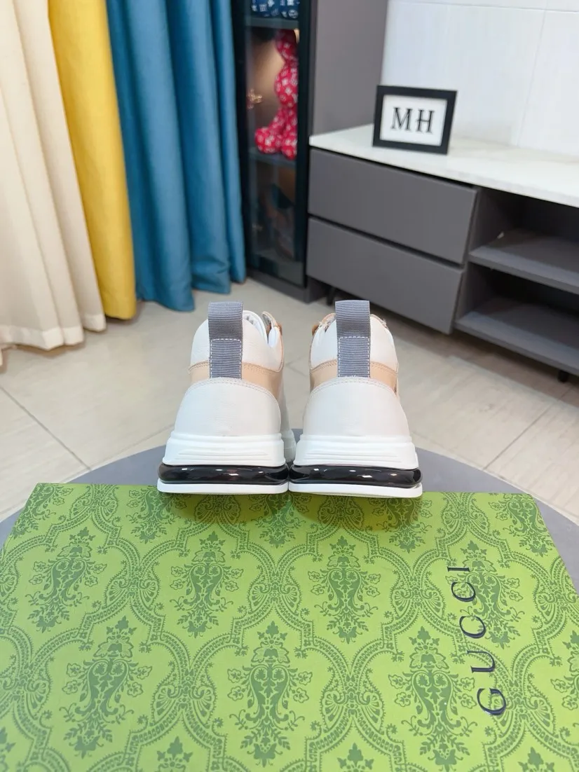 Men's shoes 💰440🌹🌹GUCCI [Gucci] New high-end brand of men's shoes, the latest fashionable casual men's shoes, trendy and versatile style, relaxed and sporty style, uppers imported from Italy, first-layer cowhide, genuine leather lining and ultra-fine workmanship. Original personalized fashionable rubber wear-resistant outsole, light and comfortable on the foot, size 38-44